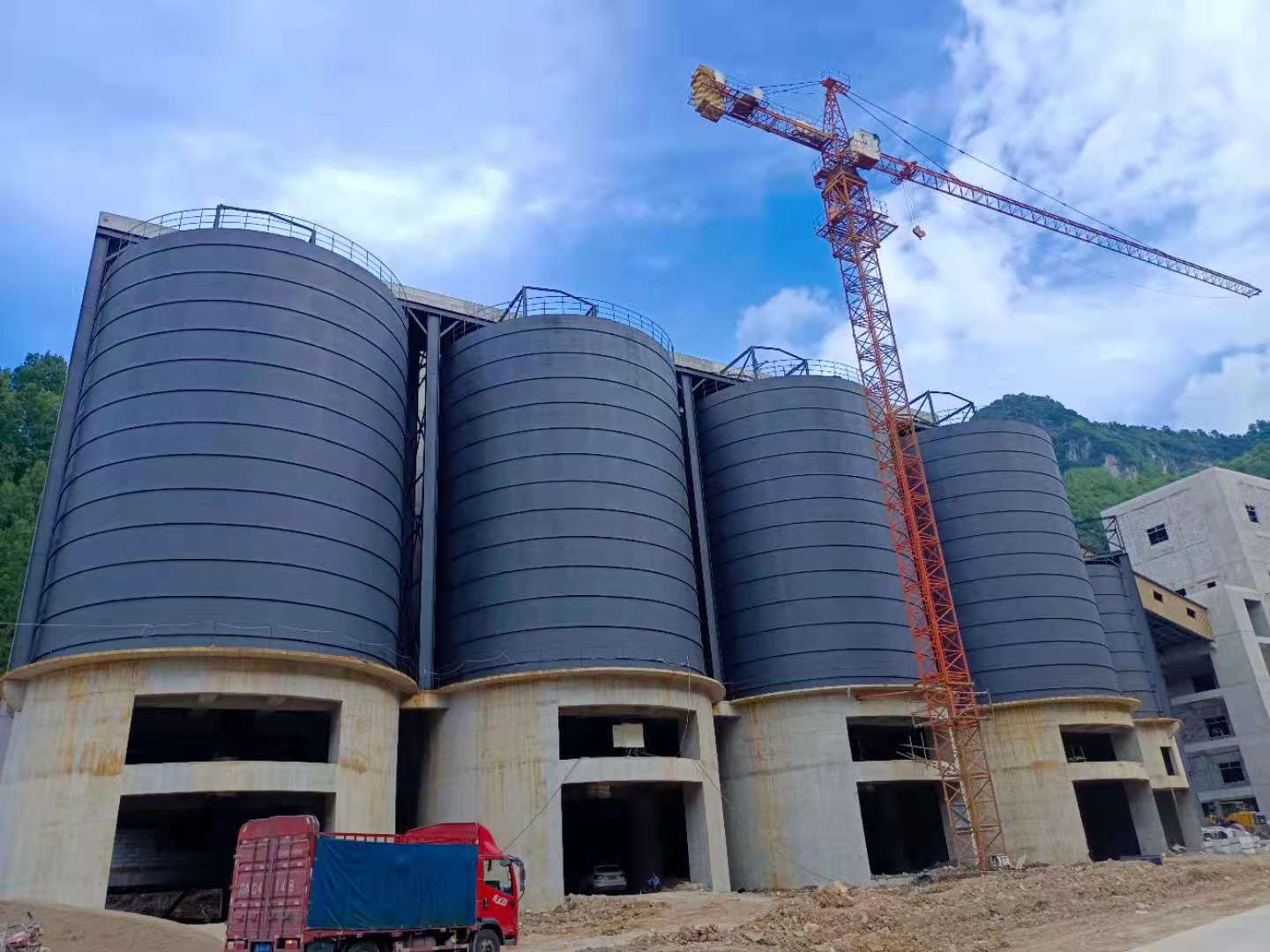 海南大型鋼板倉的建造問題